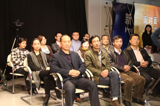 采訪錄制現(xiàn)場的專家團(tuán)隊(duì)和觀眾